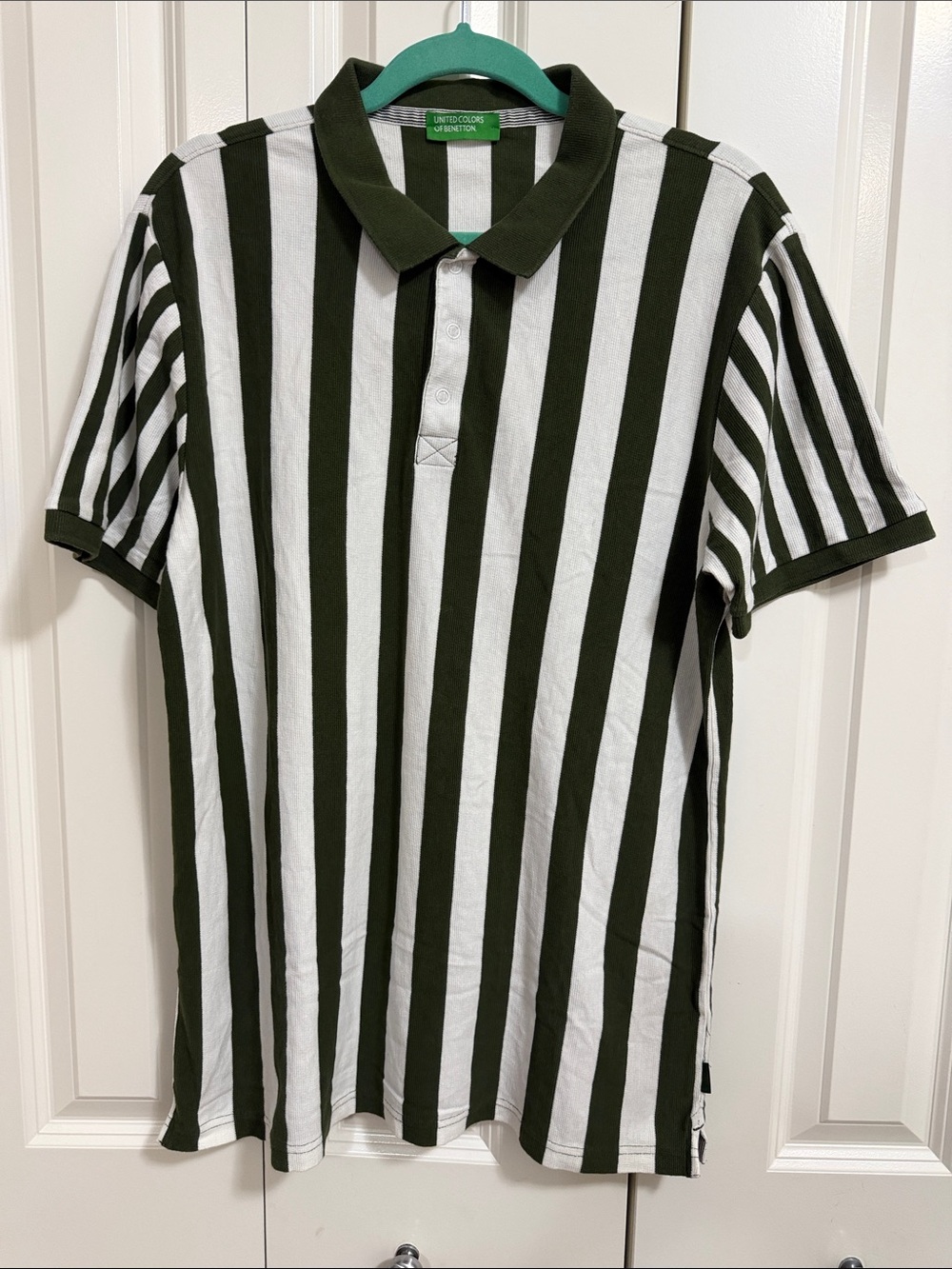 United Colors of Benetton Green & White Vertical Stripe Polo Shirt – Size EL